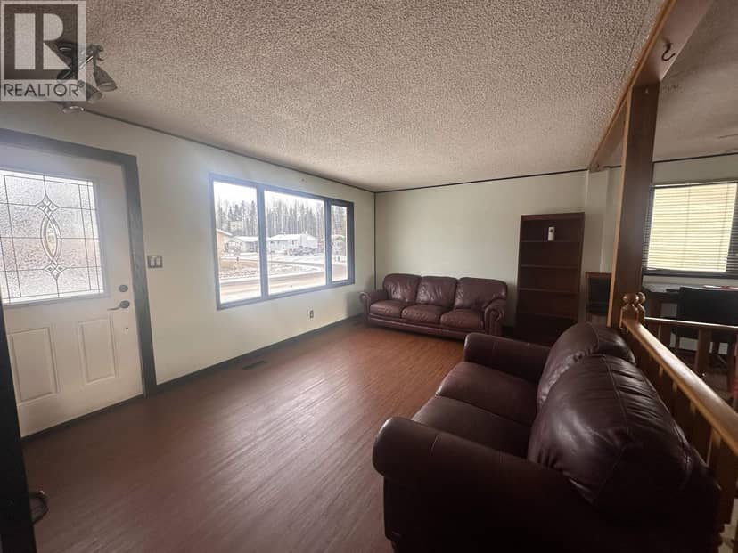 5204 TAMARACK CRESCENT, Fort Nelson, photo 3