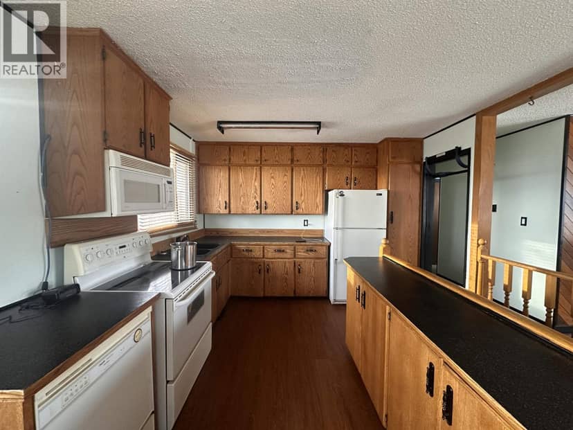 5204 TAMARACK CRESCENT, Fort Nelson, photo 6