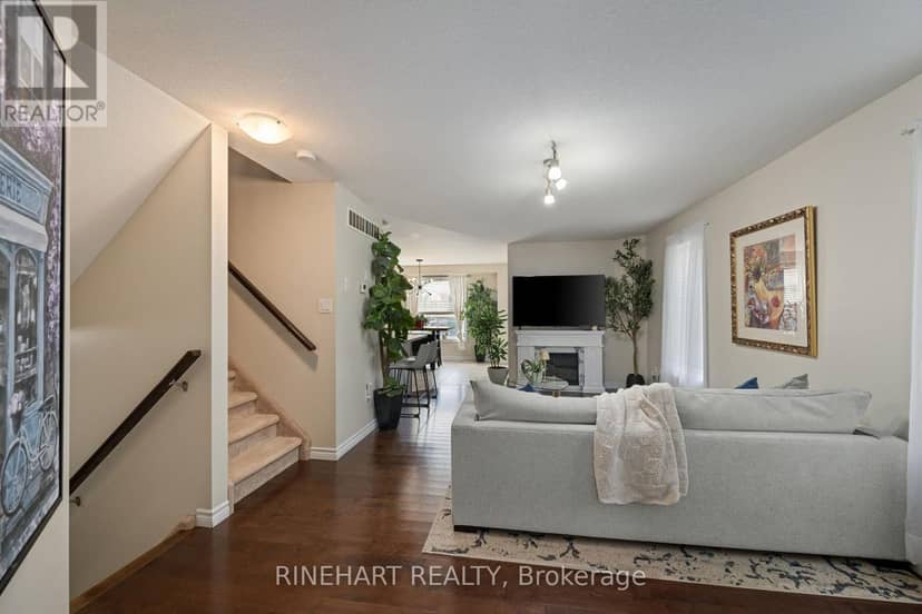 939 Silverfox Crescent — photo 5 of 29
