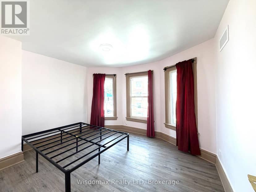 4731 Saint Lawrence Avenue — photo 18 of 35