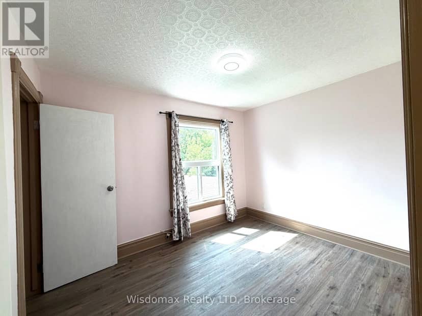 4731 Saint Lawrence Avenue — photo 19 of 35