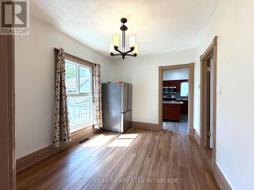 4731 Saint Lawrence Avenue — photo 3 of 35