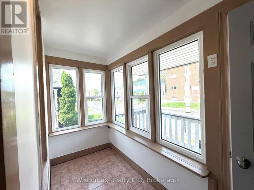 4731 Saint Lawrence Avenue — photo 9 of 35