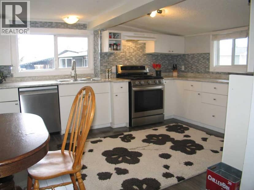 29, 3223 83 Street NW, Calgary, photo 4
