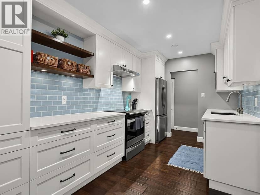 205 150 E 5TH STREET, North Vancouver, photo 2