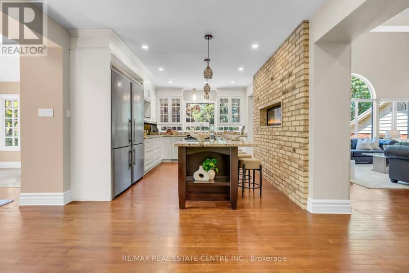 1560 Elgin Road — photo 12 of 40