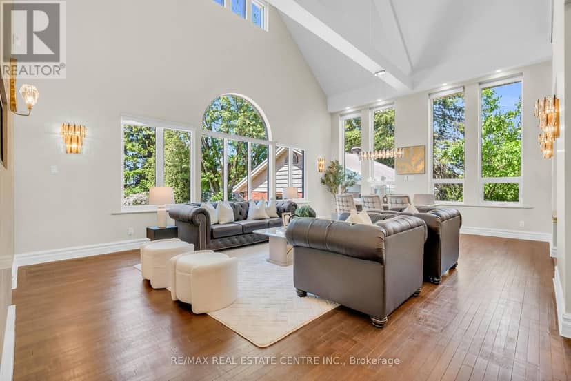 1560 Elgin Road — photo 14 of 40