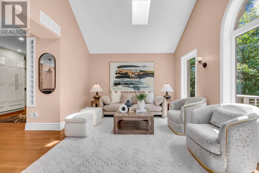 1560 Elgin Road — photo 8 of 40