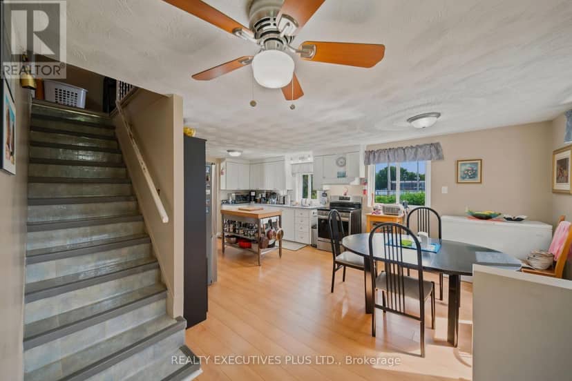 3705 Champlain Street E — photo 12 of 28