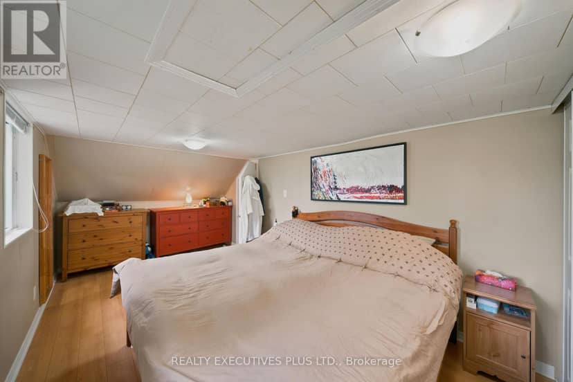 3705 Champlain Street E — photo 16 of 28