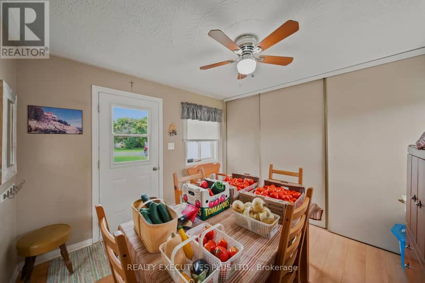 3705 Champlain Street E — photo 4 of 28