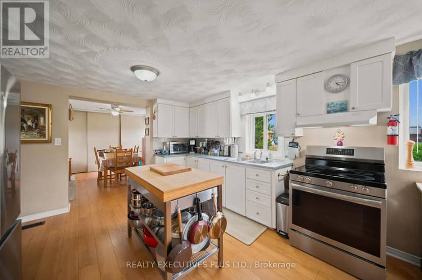 3705 Champlain Street E — photo 8 of 28