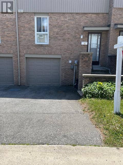 82 - 201 Alexmuir Boulevard — photo 1 of 24