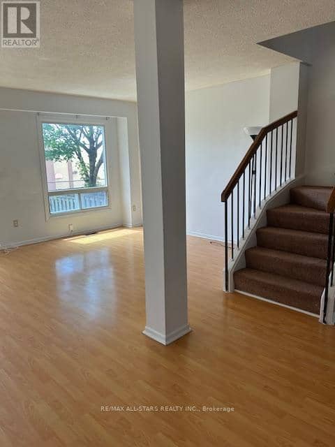 82 - 201 Alexmuir Boulevard — photo 2 of 24