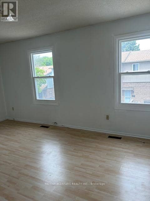 82 - 201 Alexmuir Boulevard — photo 20 of 24