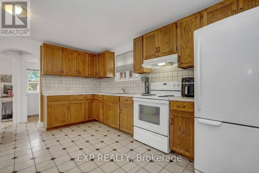 108 Lebreton Street N — photo 11 of 40