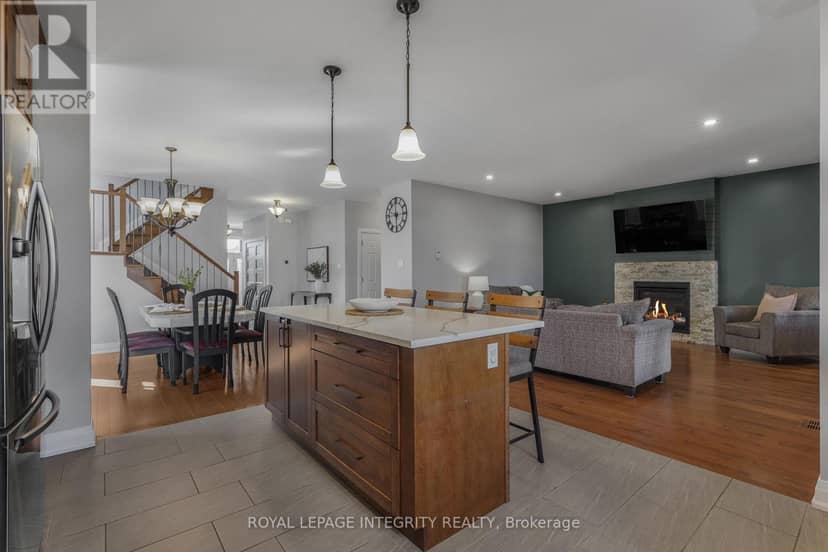 400 Colmar Street — photo 13 of 40