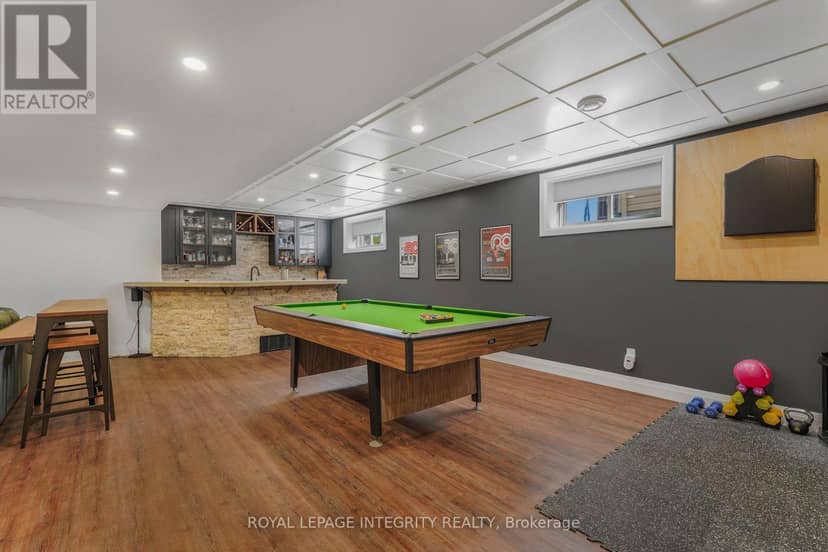 400 Colmar Street — photo 26 of 40