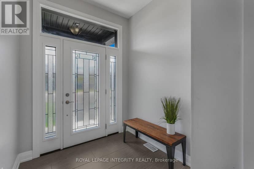 400 Colmar Street — photo 3 of 40