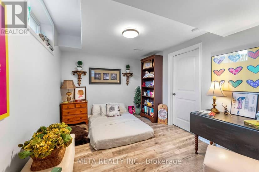 18 Hughes Street — photo 8 of 34
