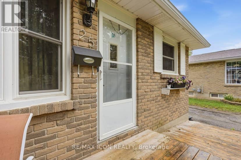 25 Upcott Crescent — photo 4 of 40