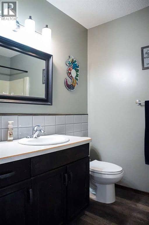 4520 48 Avenue — photo 13 of 36