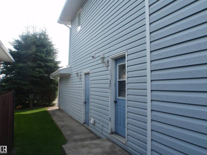 5802 53 ST — photo 9 of 40