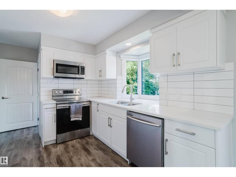 4708 106 AV NW — photo 9 of 40