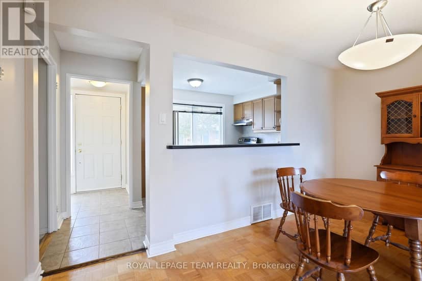 2942 Fairlea Crescent — photo 10 of 38