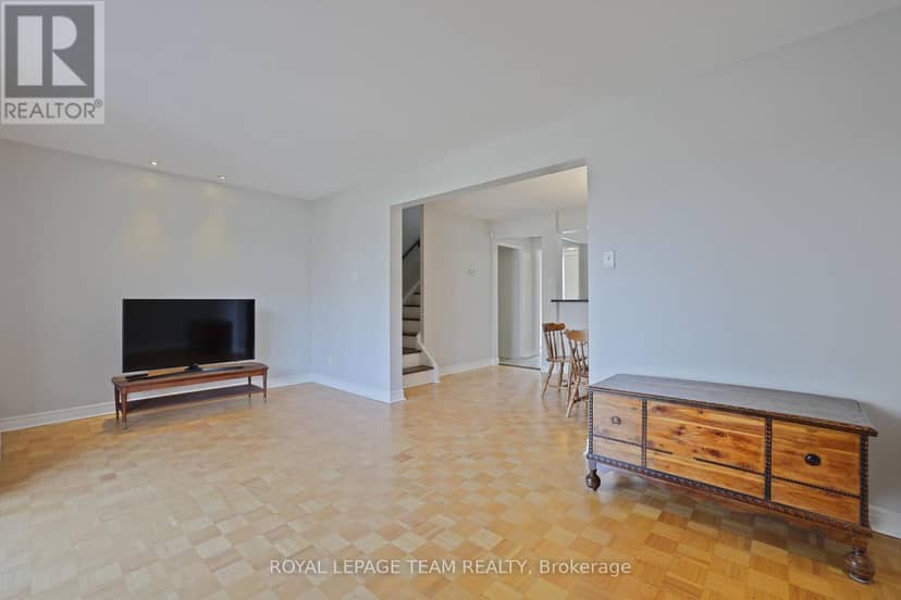 2942 Fairlea Crescent — photo 15 of 38