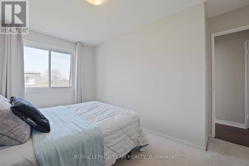 2942 Fairlea Crescent — photo 20 of 38