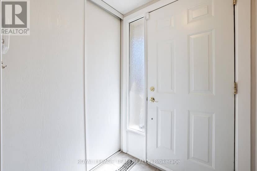 2942 Fairlea Crescent — photo 3 of 38