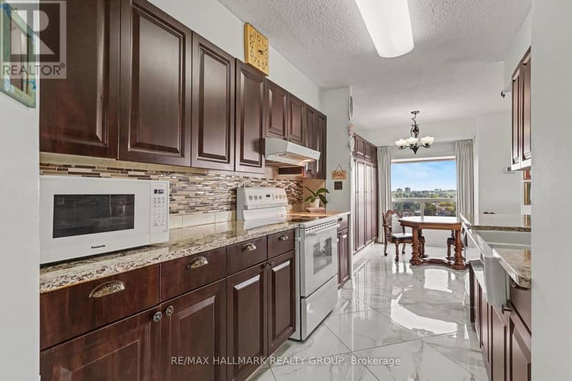 805 - 545 St Laurent Boulevard — photo 13 of 40