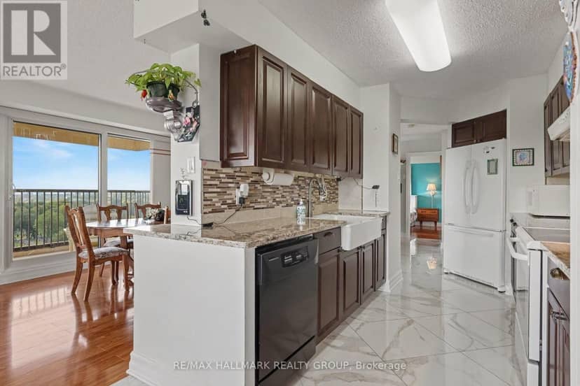 805 - 545 St Laurent Boulevard — photo 14 of 40