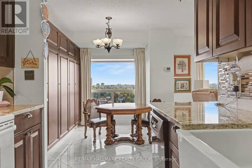 805 - 545 St Laurent Boulevard — photo 16 of 40