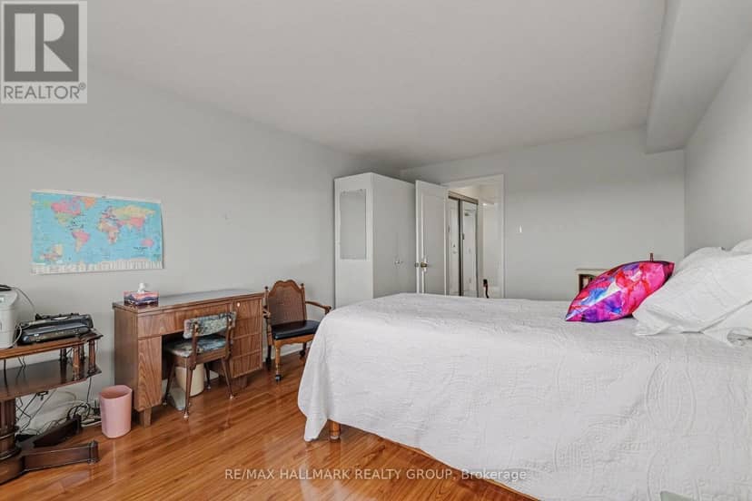 805 - 545 St Laurent Boulevard — photo 23 of 40