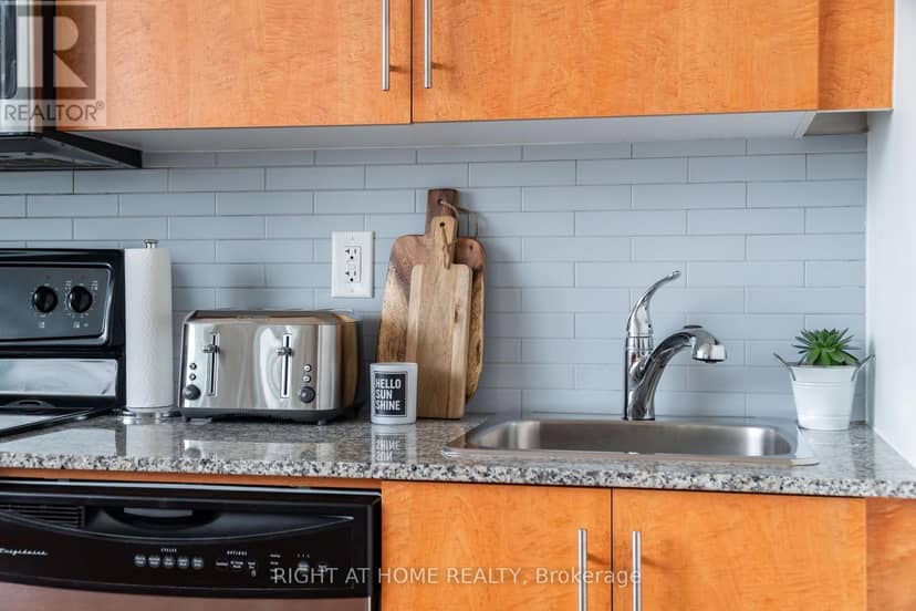 3404 - 55 Bremner Boulevard — photo 15 of 39