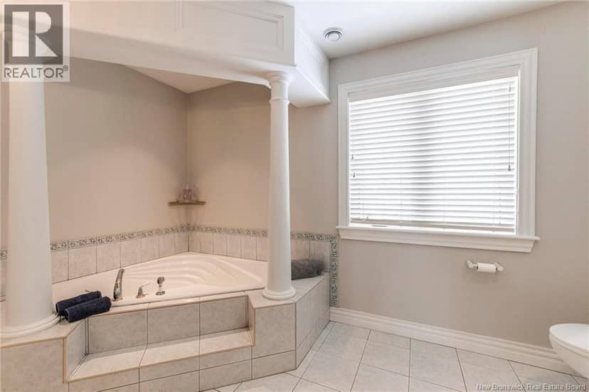 32 Vanessa Court — photo 2 of 40