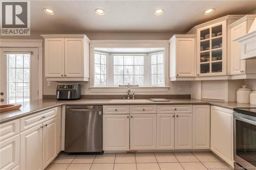 32 Vanessa Court — photo 16 of 40
