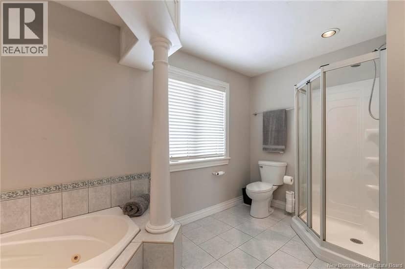 32 Vanessa Court — photo 3 of 40