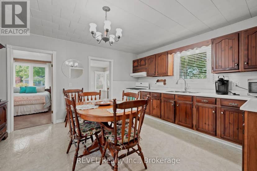 92 Saint Arnaud Street — photo 12 of 36