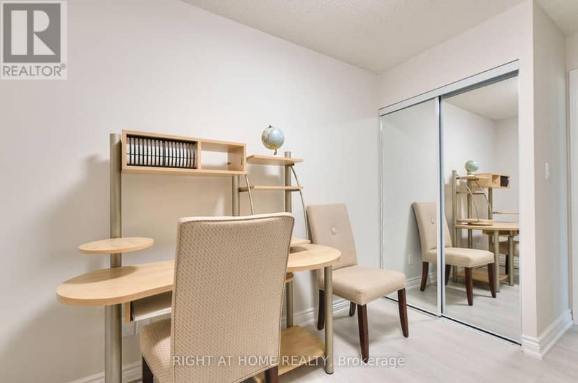 215 - 3181 Bayview Avenue — photo 18 of 33