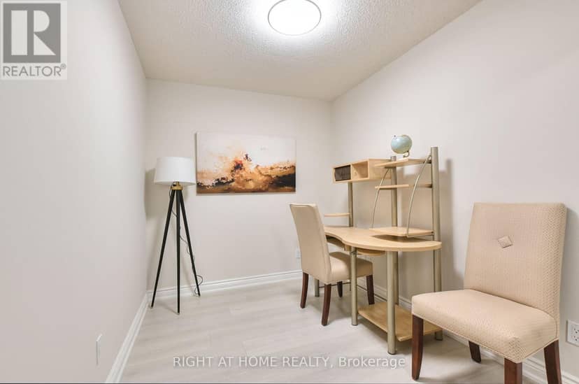 215 - 3181 Bayview Avenue — photo 19 of 33