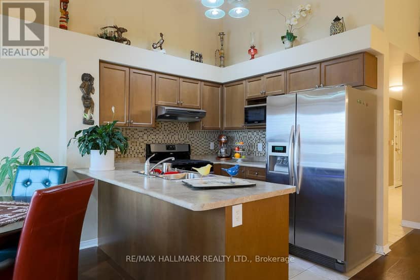 24 - 649D Warden Avenue — photo 5 of 21