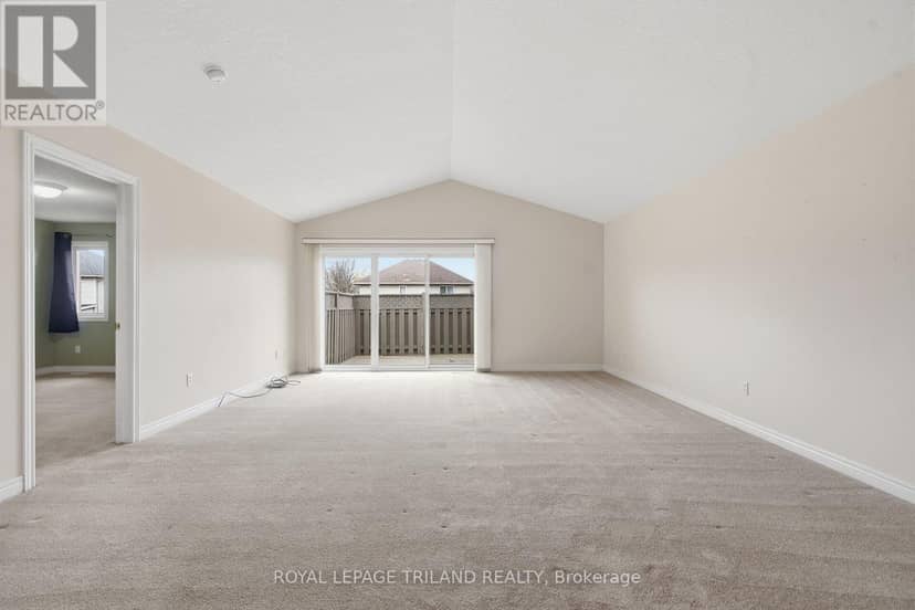 10 - 20 Windemere Place — photo 11 of 37