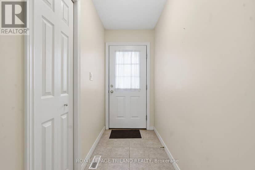 10 - 20 Windemere Place — photo 5 of 37