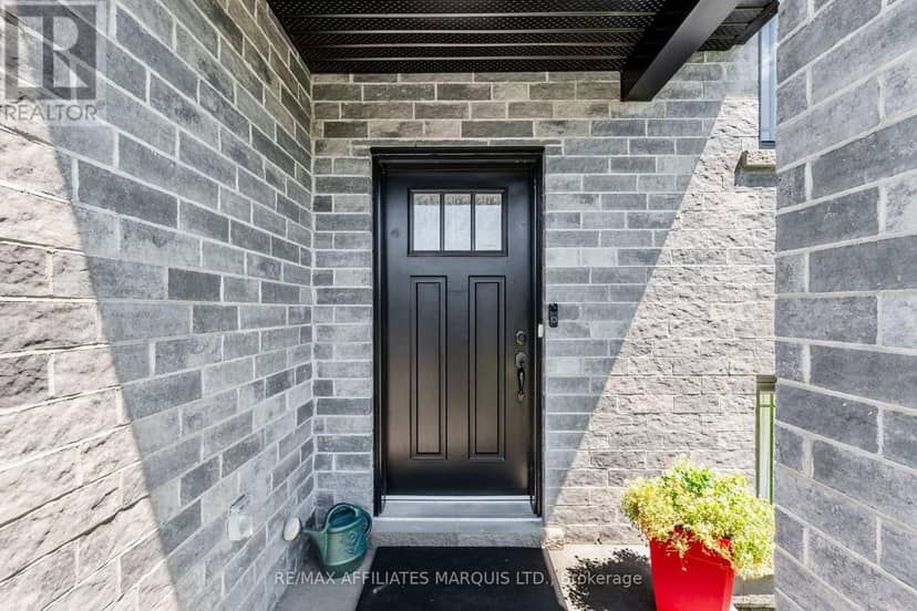 2389 Watson Crescent — photo 4 of 39