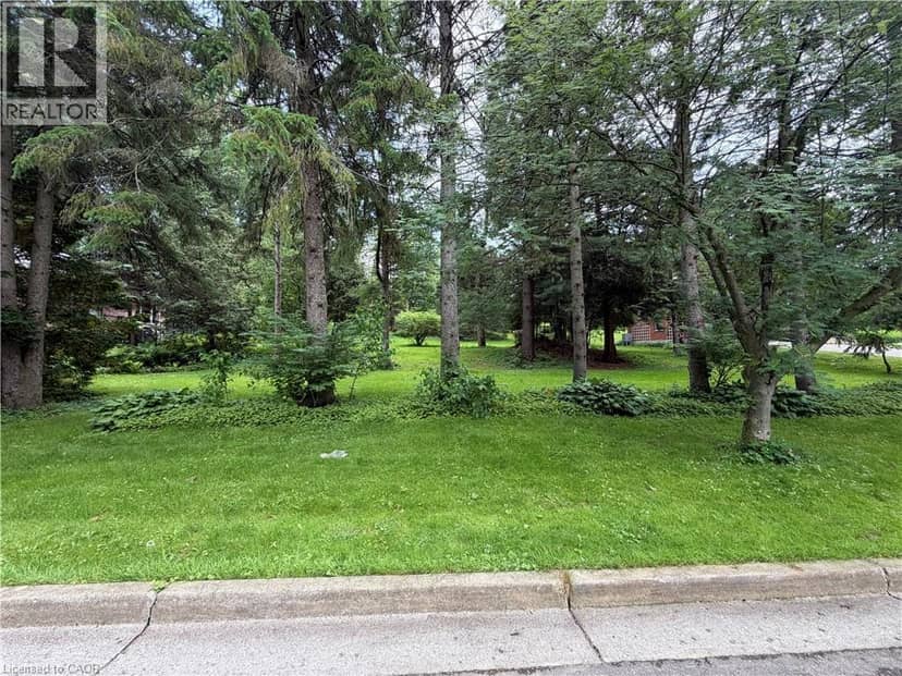 154 MCCALL Crescent — photo 3 of 15