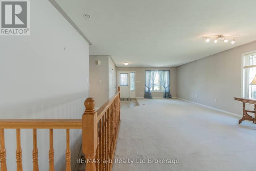 44 Beech Boulevard — photo 11 of 39