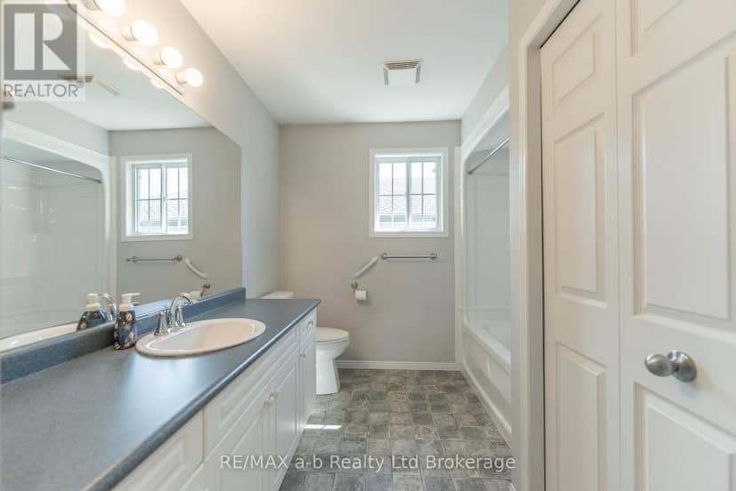 44 Beech Boulevard — photo 19 of 39